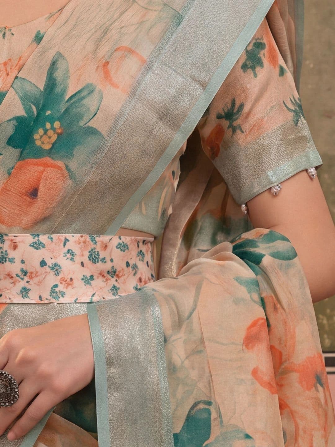 Mitera Women Floral Zari Silk Cotton Fusion Saree thumbnail 2