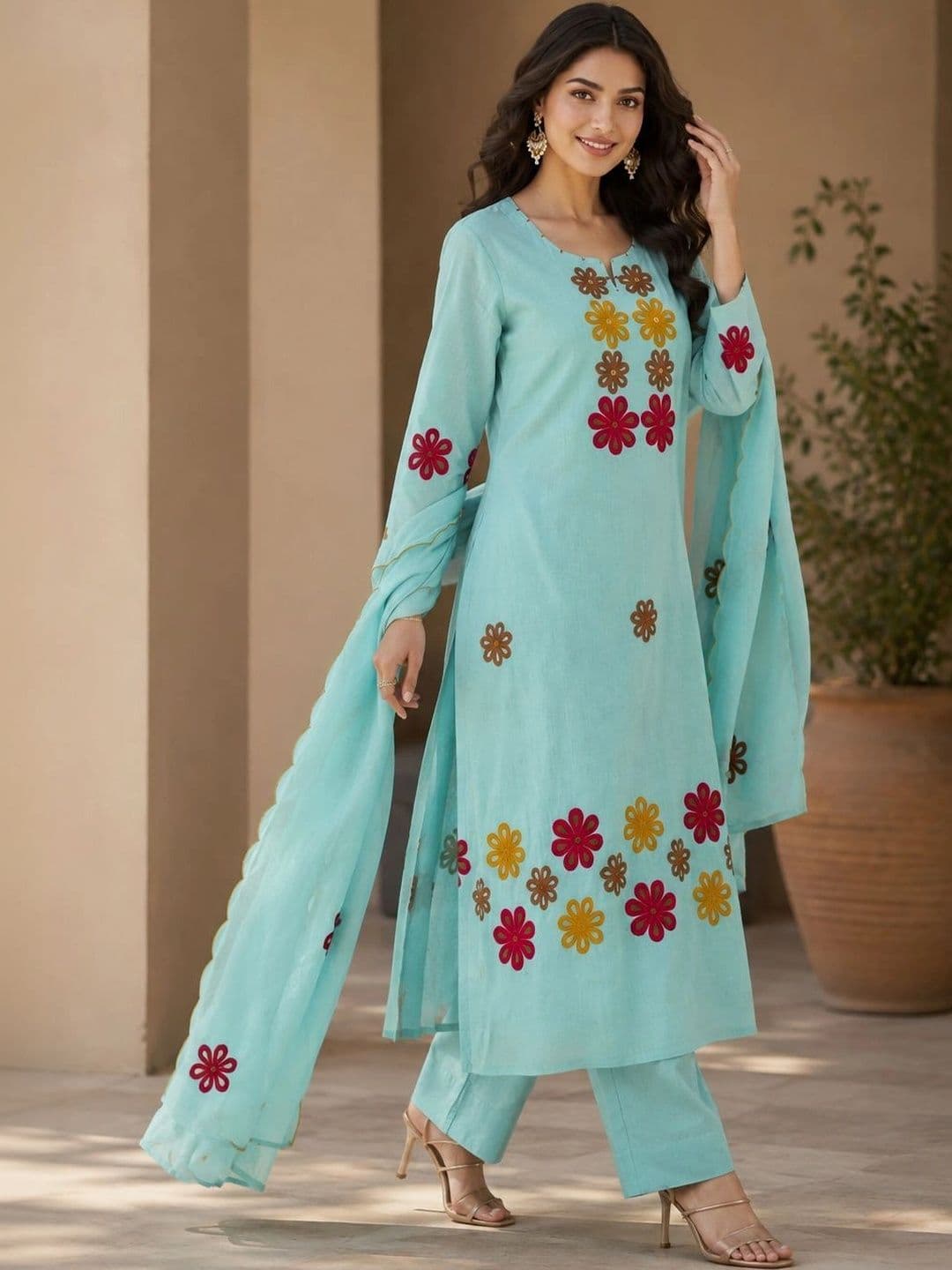 Sangria Women Floral Embroidered Regular Thread Work Chanderi Silk Kurtaset thumbnail 3