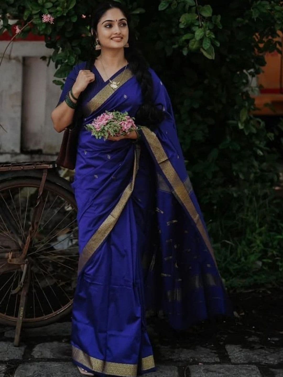 HERE&NOW Women Woven Design Zari Banarasi Saree thumbnail 5