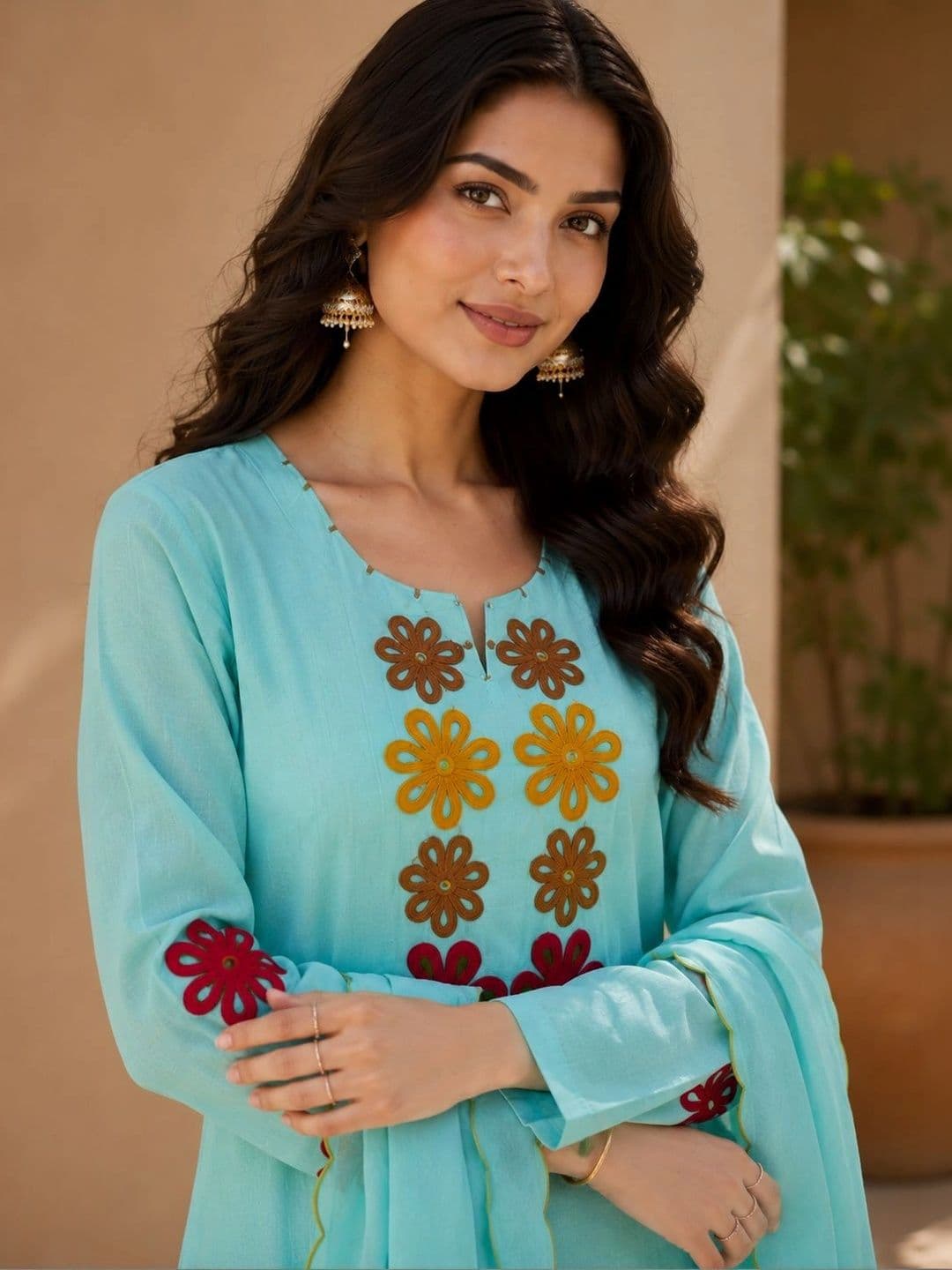 Sangria Women Floral Embroidered Regular Thread Work Chanderi Silk Kurtaset thumbnail 4
