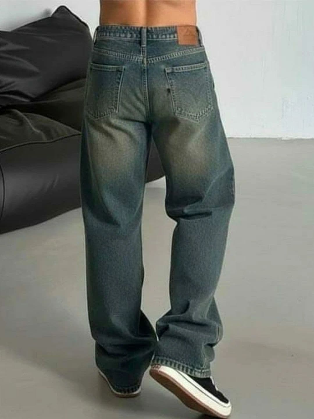 SHIRODHARI Men Low-Rise Low Distress Jeans thumbnail 4