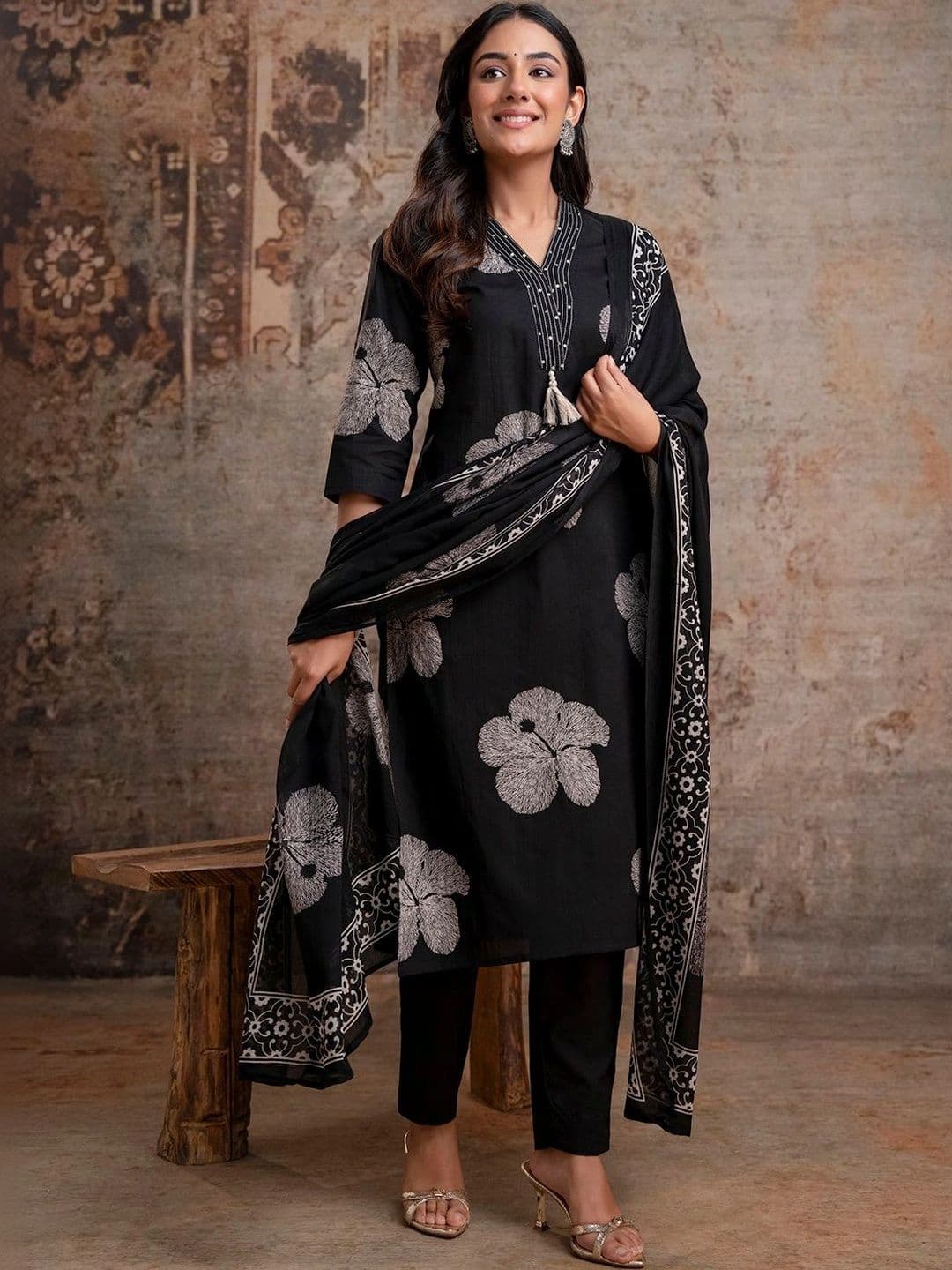 FERANOID Women Floral Printed Regular Pure Cotton Kurta with Trousers & With Dupatta thumbnail 4