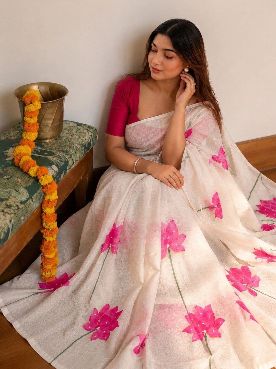 AARYAN SAREES Floral Pure Linen Gadwal Saree thumbnail 2