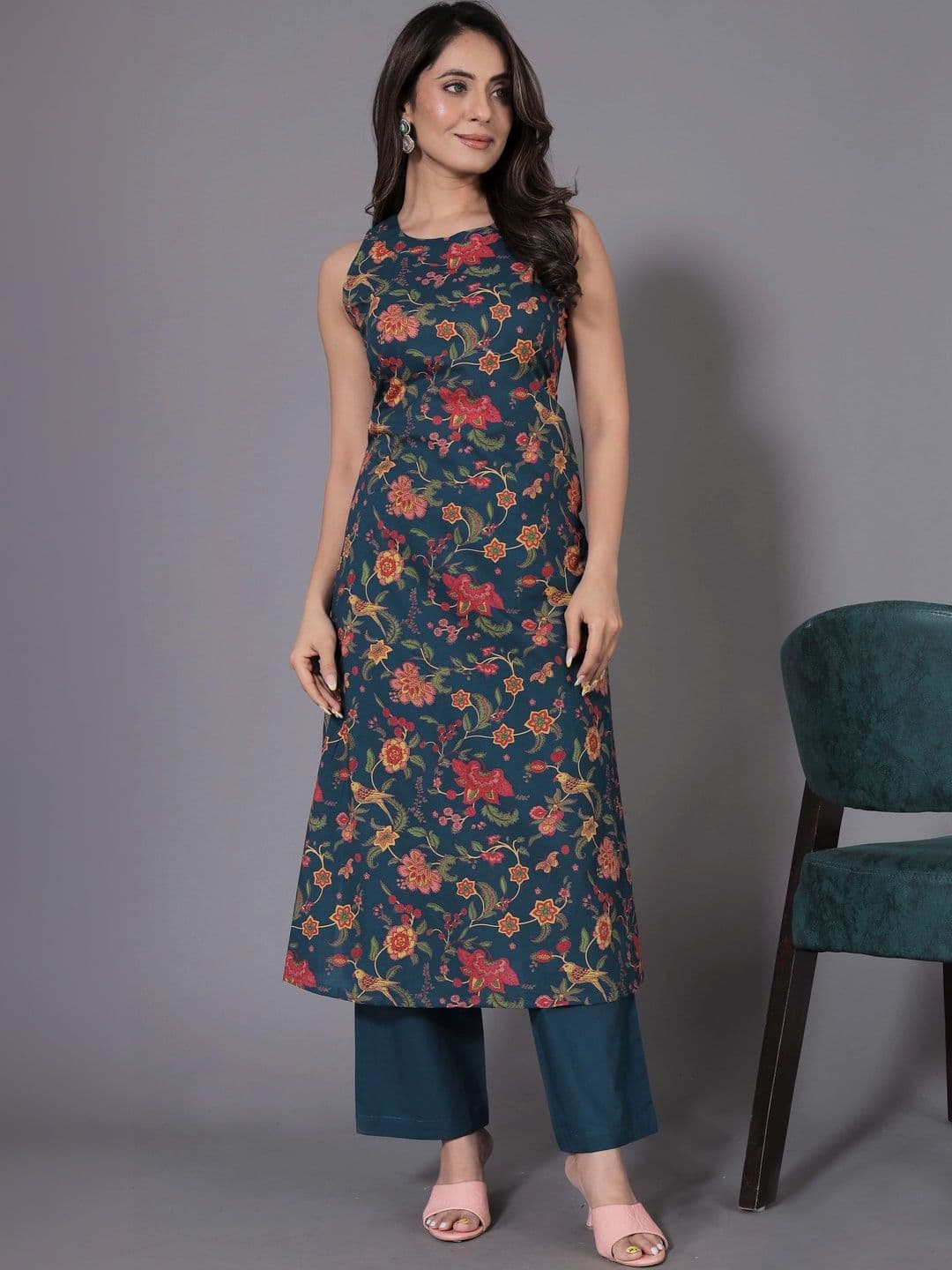 Charan Kanya Women Floral Printed Regular Kurta with Palazzos thumbnail 5
