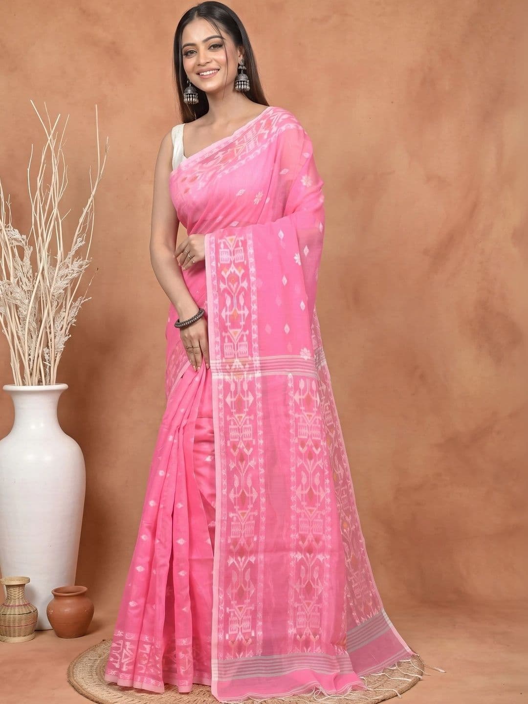 PuJoy Women Ethnic Motifs Sequinned Handloom Saree thumbnail 3