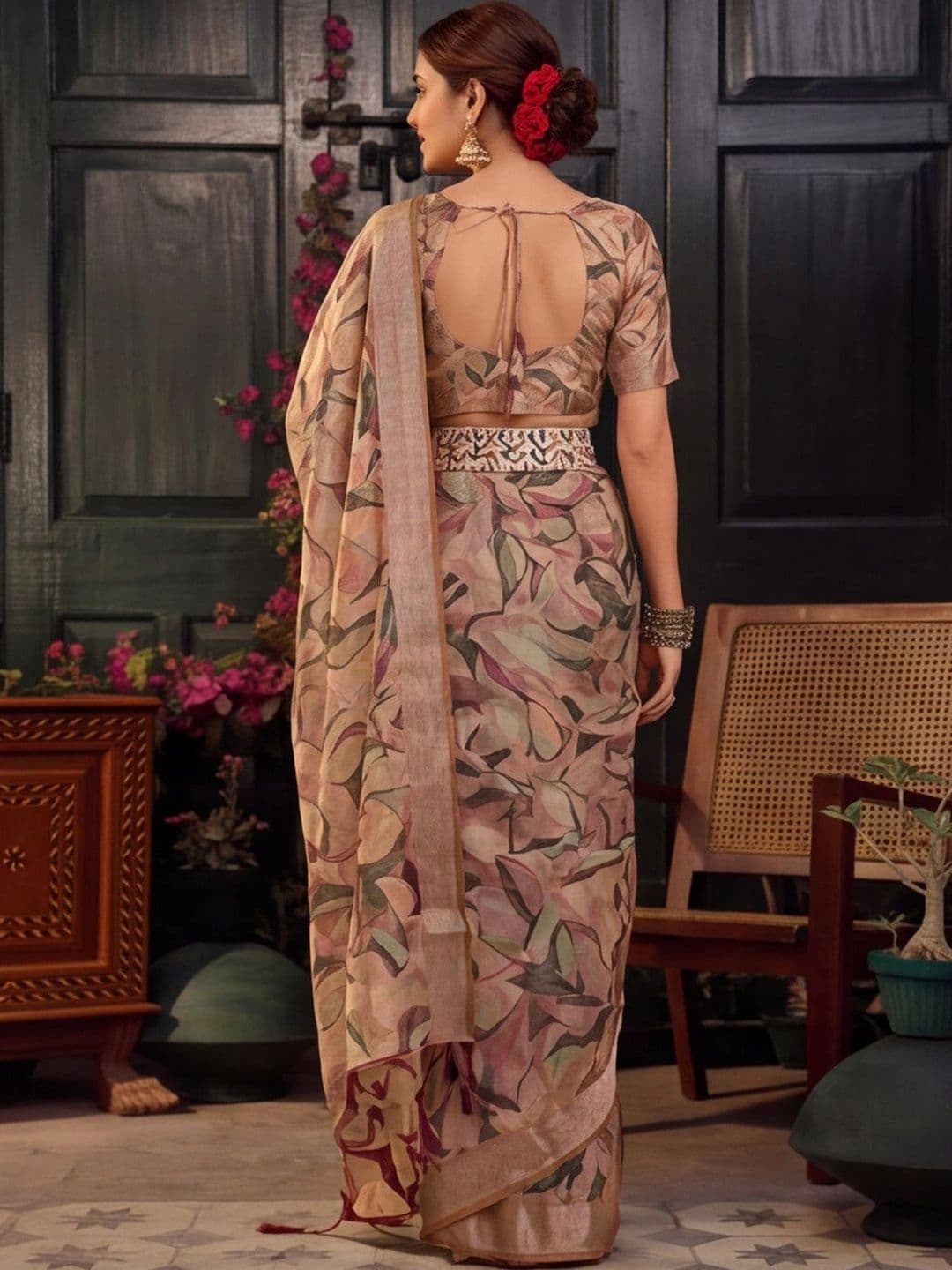 Mitera Women Floral Zari Silk Cotton Fusion Saree thumbnail 4