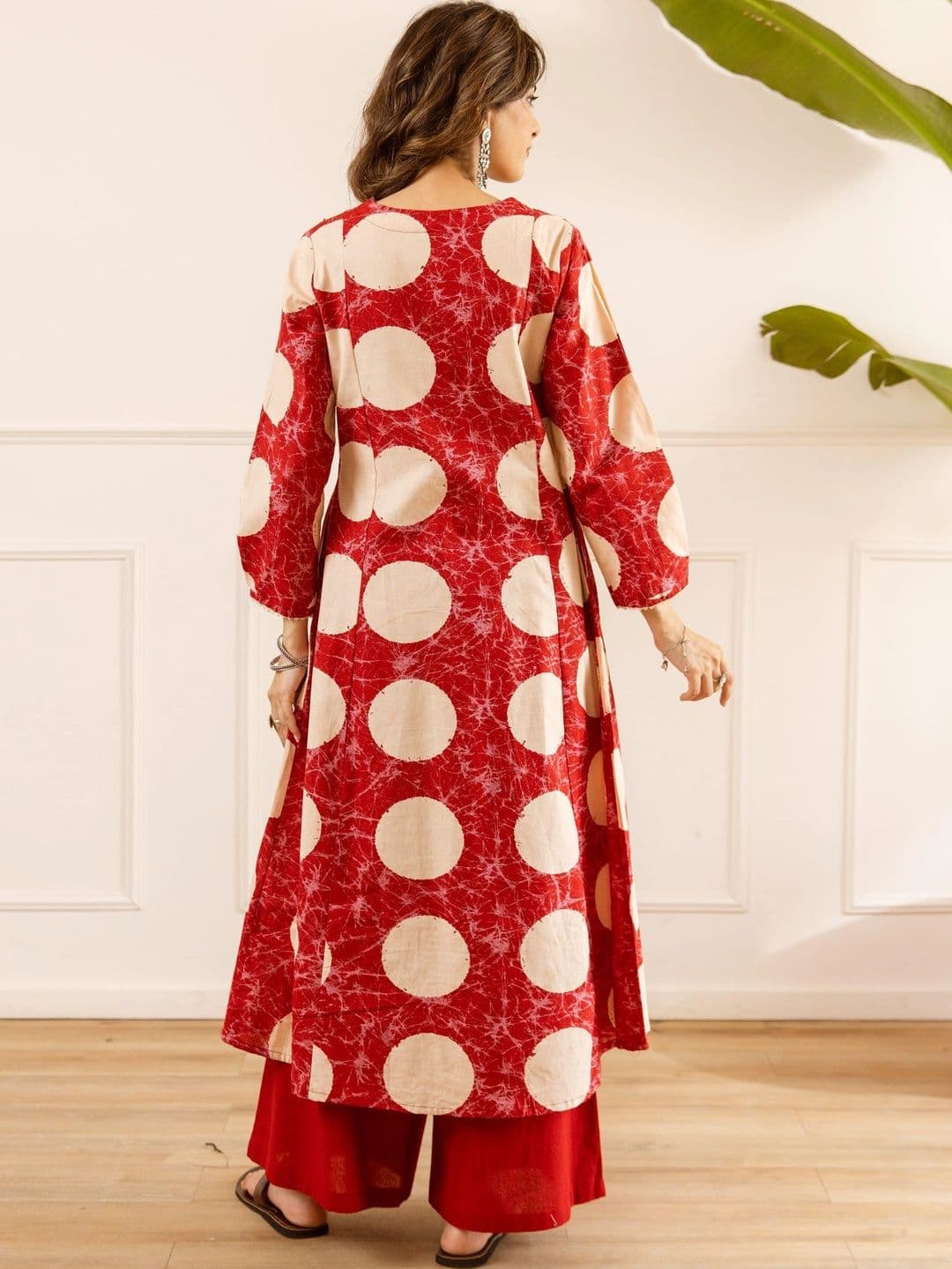 Nehamta Women Printed Regular Kurta with Palazzos thumbnail 3