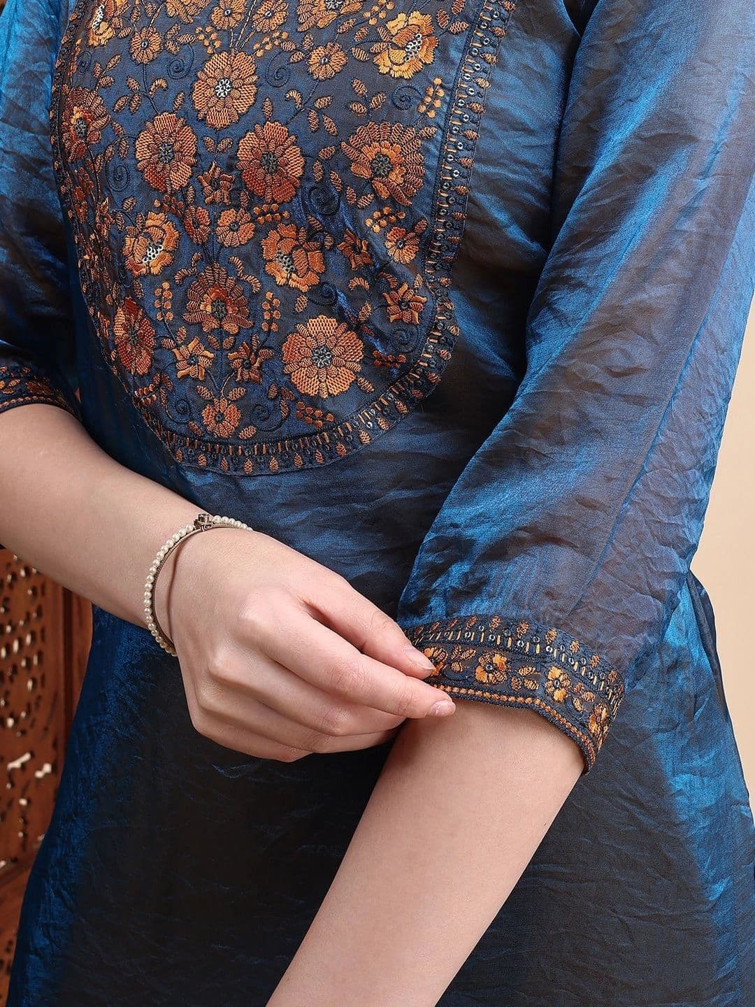 Anouk X fwd Women Ethnic Motifs Embroidered Regular Thread Work Kurta with Trousers thumbnail 3