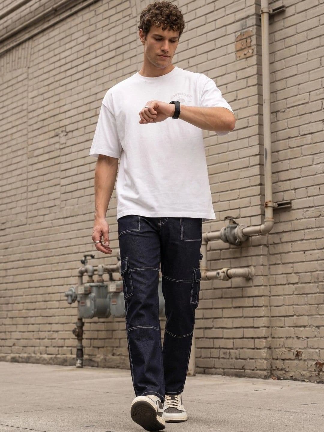 MaverIQ Mid-Rise Baggy Cargo Jeans thumbnail 4