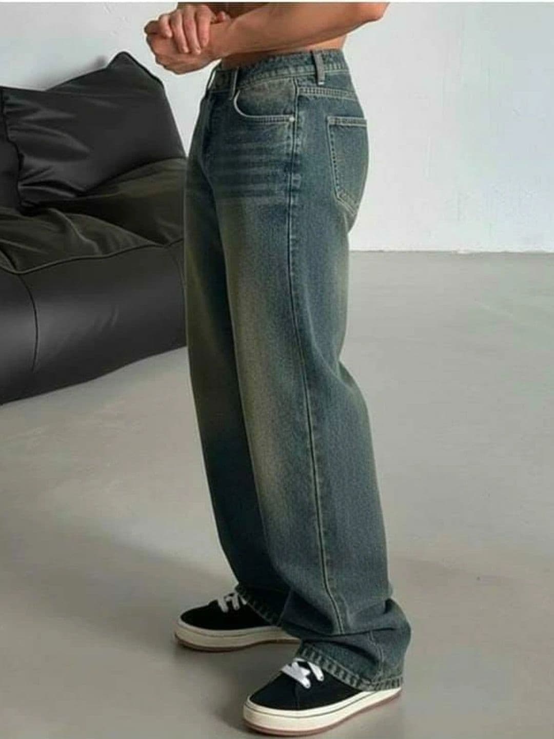 SHIRODHARI Men Low-Rise Low Distress Jeans thumbnail 3