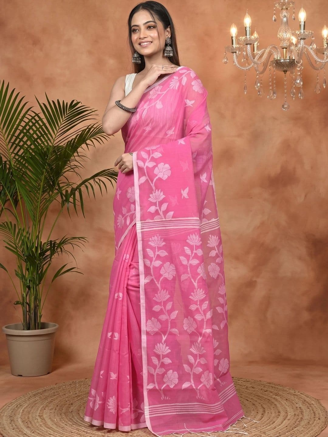 PuJoy Floral Sequinned Handloom Taant Saree thumbnail 4