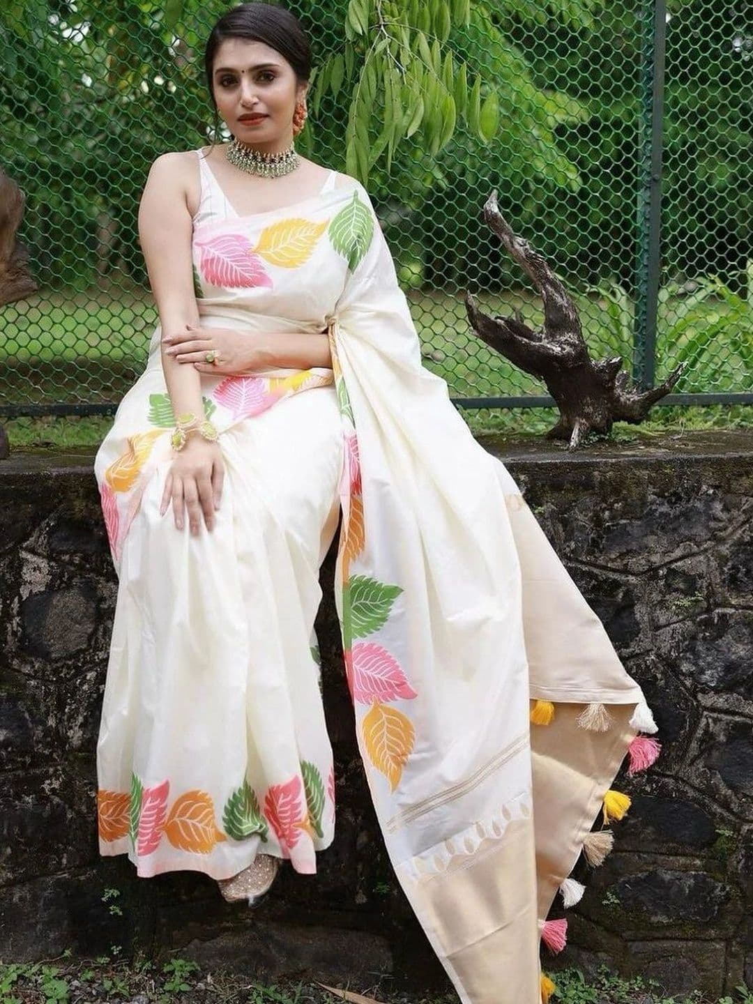 HERE&NOW Woven Design Zari Silk Blend Banarasi Saree - view 1