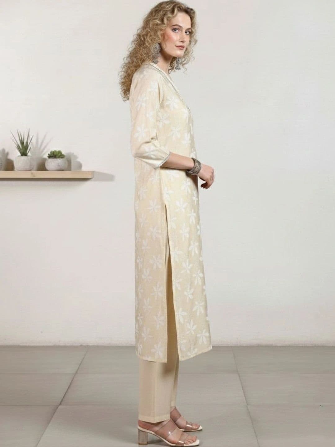 KALAMIR Women Floral Printed Regular Kurta with Trousers thumbnail 3