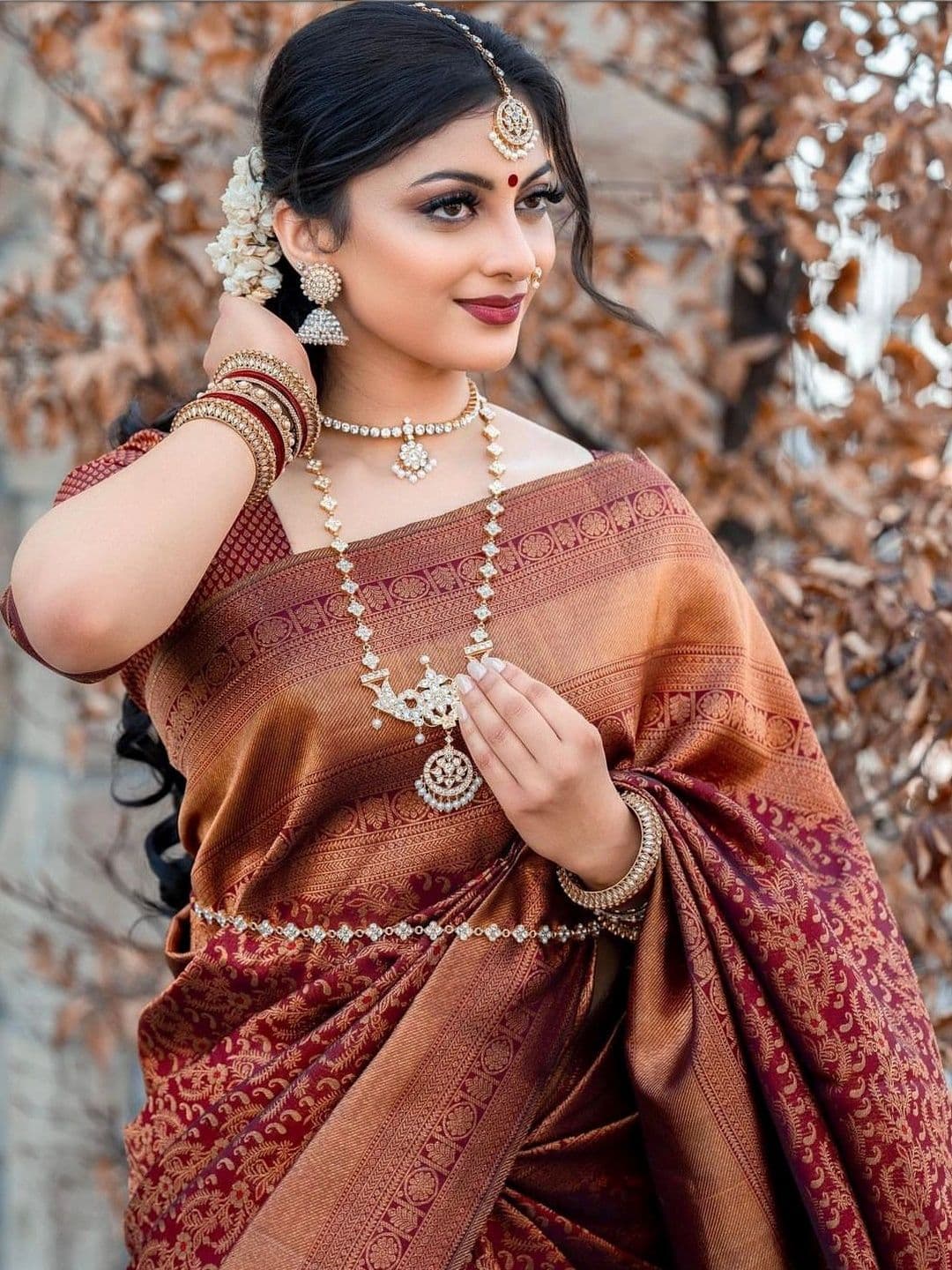 HERE&NOW Woven Design Zari Silk Blend Banarasi Saree thumbnail 4