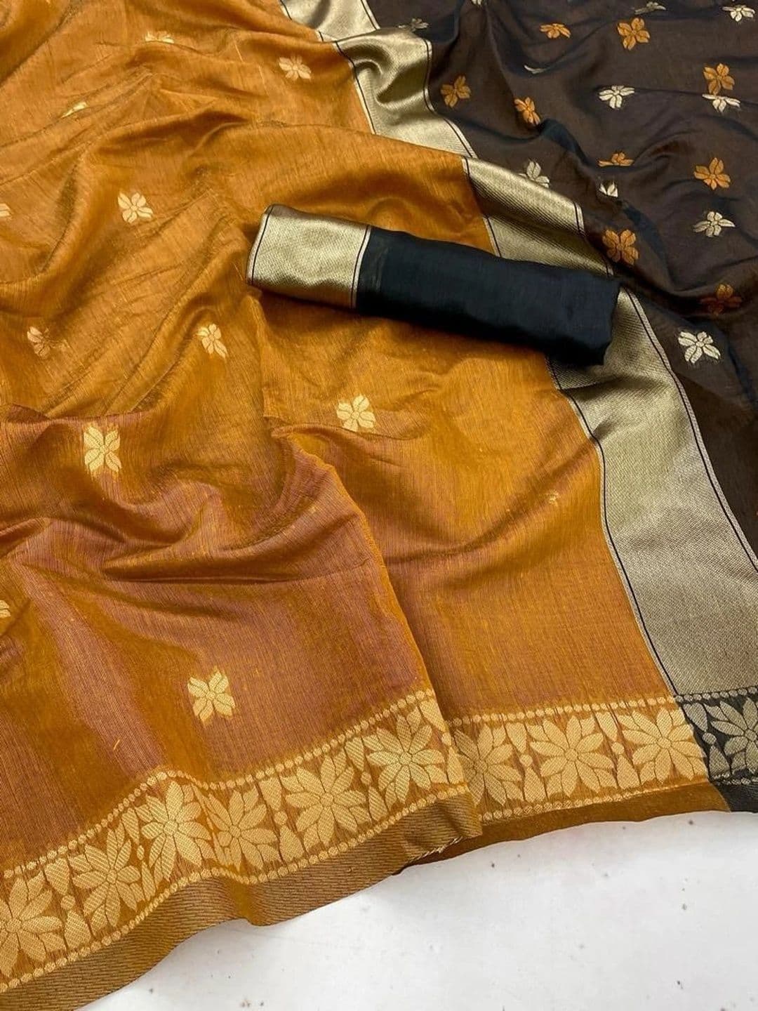 HERE&NOW Floral Zari Silk Blend Banarasi Saree thumbnail 2