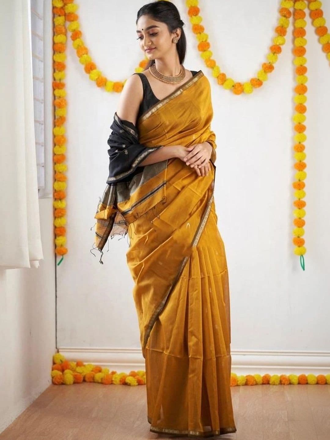 HERE&NOW Floral Zari Silk Blend Banarasi Saree thumbnail 7
