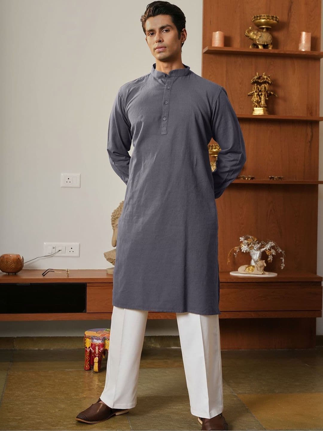 Anouk Men Pure Cotton Solid Knee Length Straight Kurta thumbnail 2
