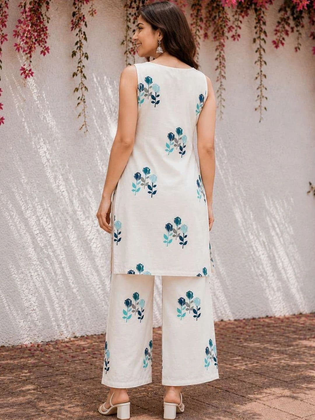 iEthniya Women Floral Printed Regular Kurta with Palazzos thumbnail 2