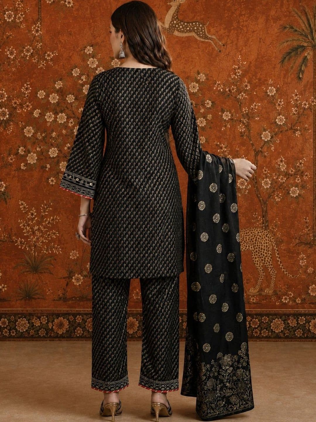 Sangria Women Ethnic Motifs Printed Regular Gotta Patti Kurta with Trousers & With Dupatta thumbnail 6