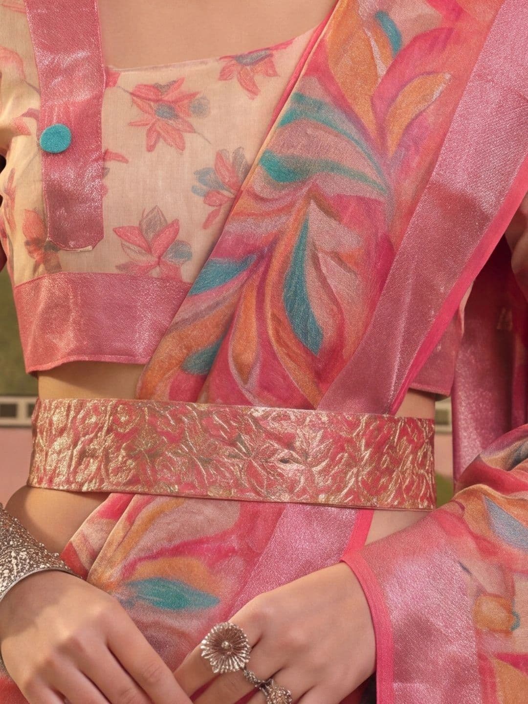 Mitera Floral Zari Silk Cotton Fusion Saree thumbnail 3
