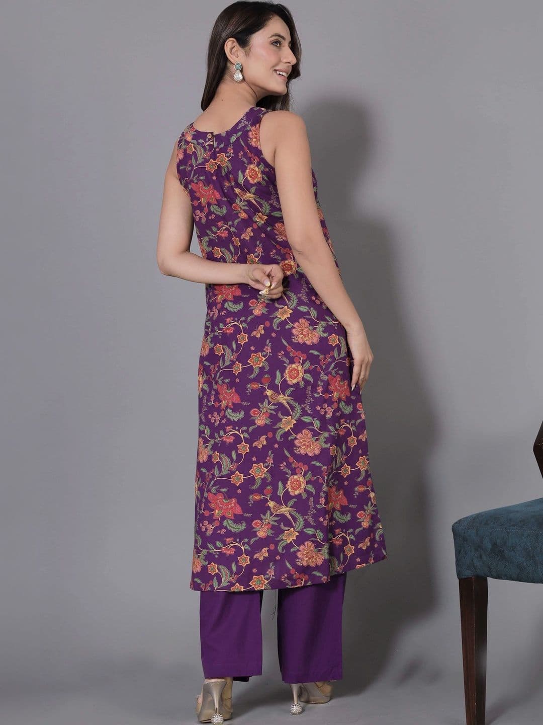 VidiRna Women Floral Printed Regular Kurta with Palazzos thumbnail 5