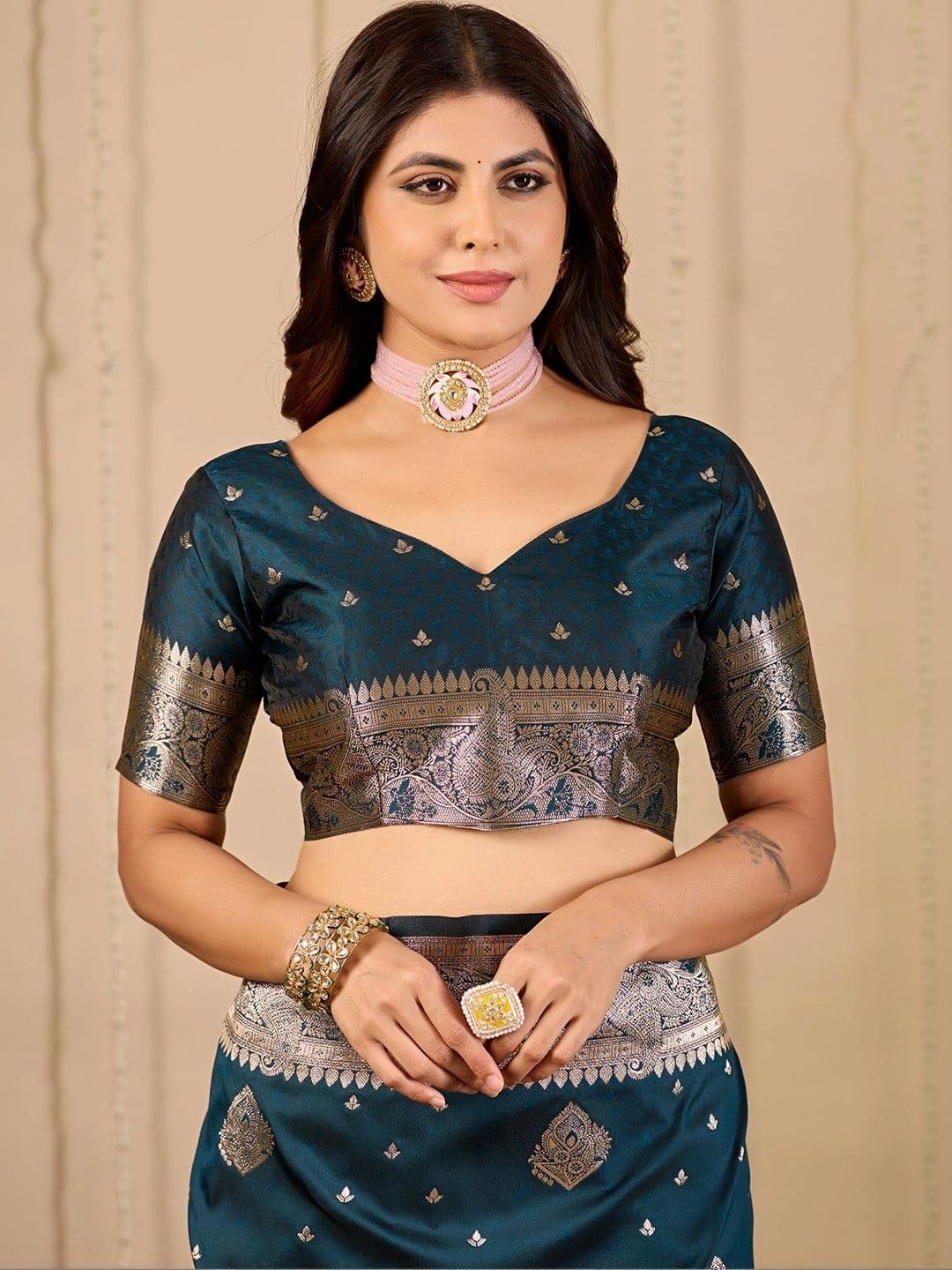FABRINO Woven Design Zari Banarasi Saree thumbnail 3