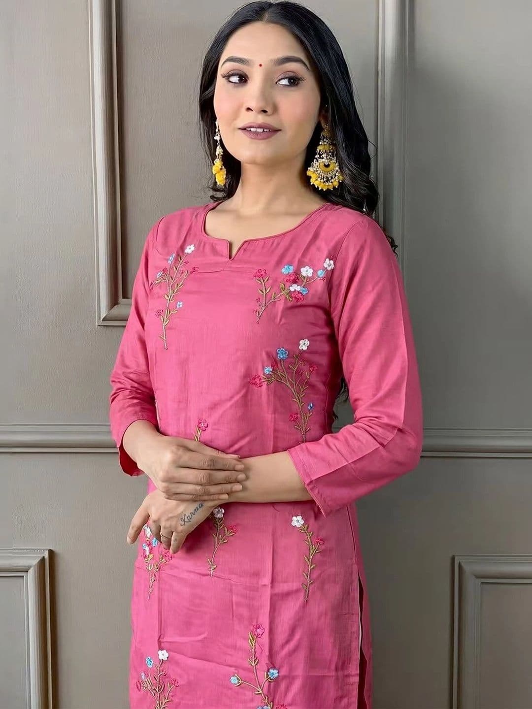 Sangria Women Floral Embroidered Regular Thread Work Kurta with Trousers & With Dupatta thumbnail 3