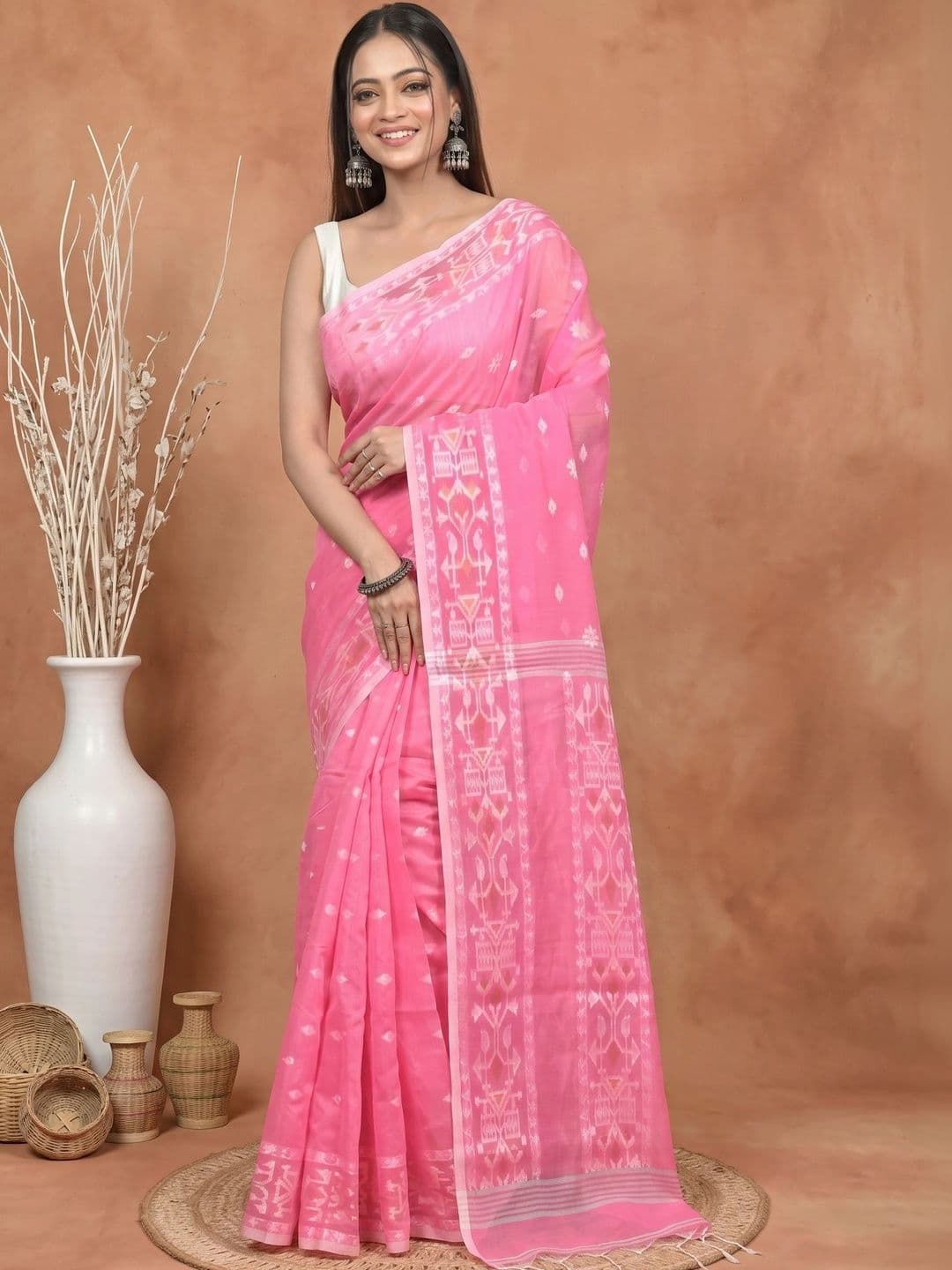 PuJoy Women Ethnic Motifs Sequinned Handloom Saree thumbnail 5