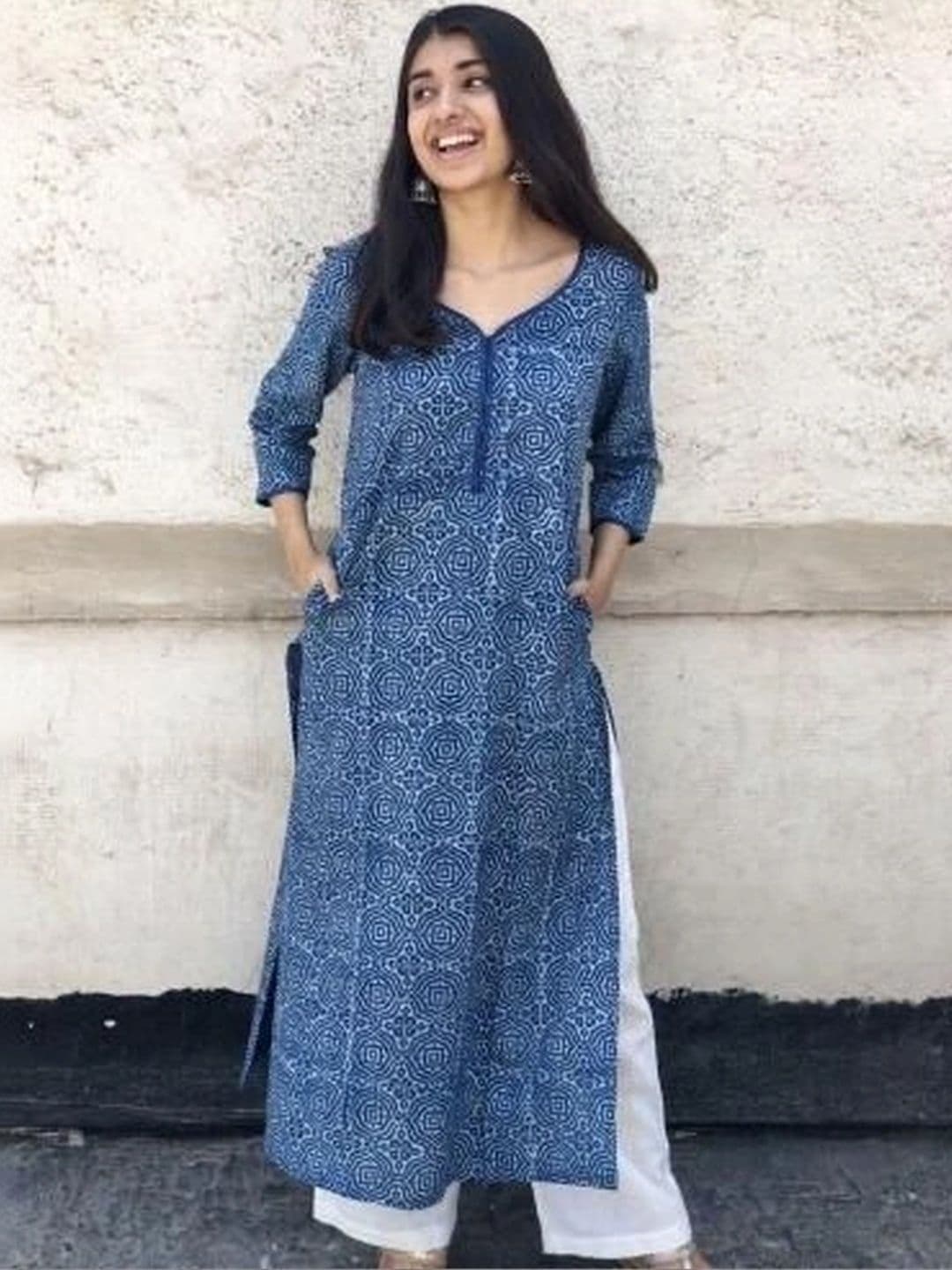 Sangria Women Printed Regular Kurta with Palazzos thumbnail 3