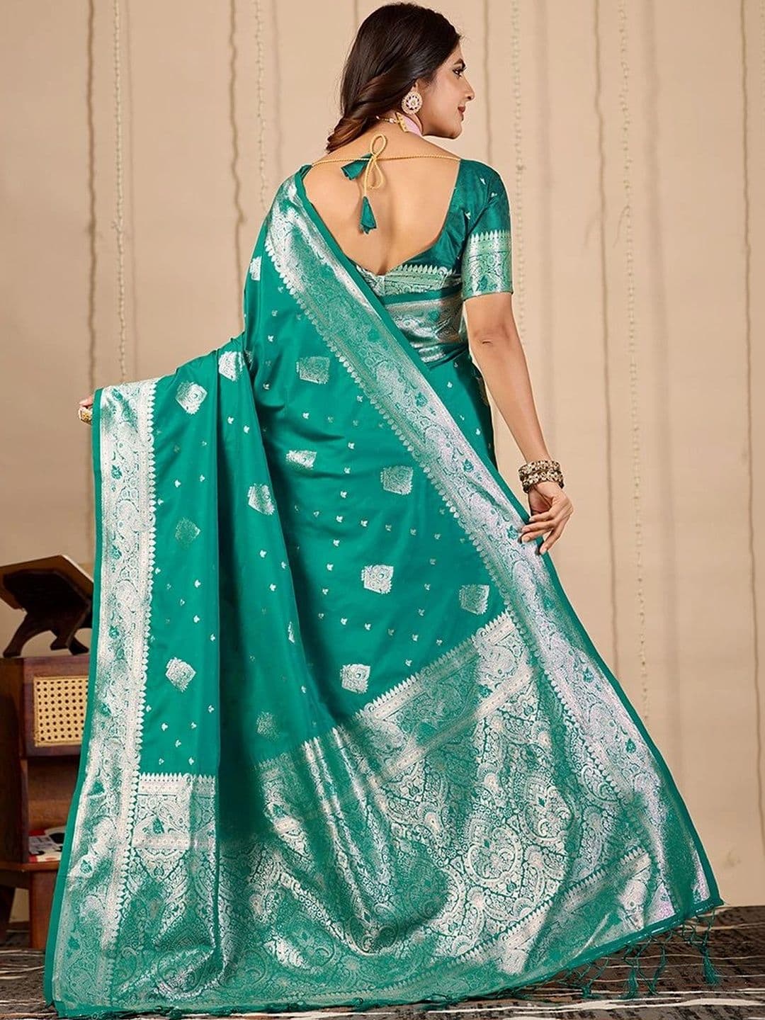 FABRINO Woven Design Zari Banarasi Saree thumbnail 6