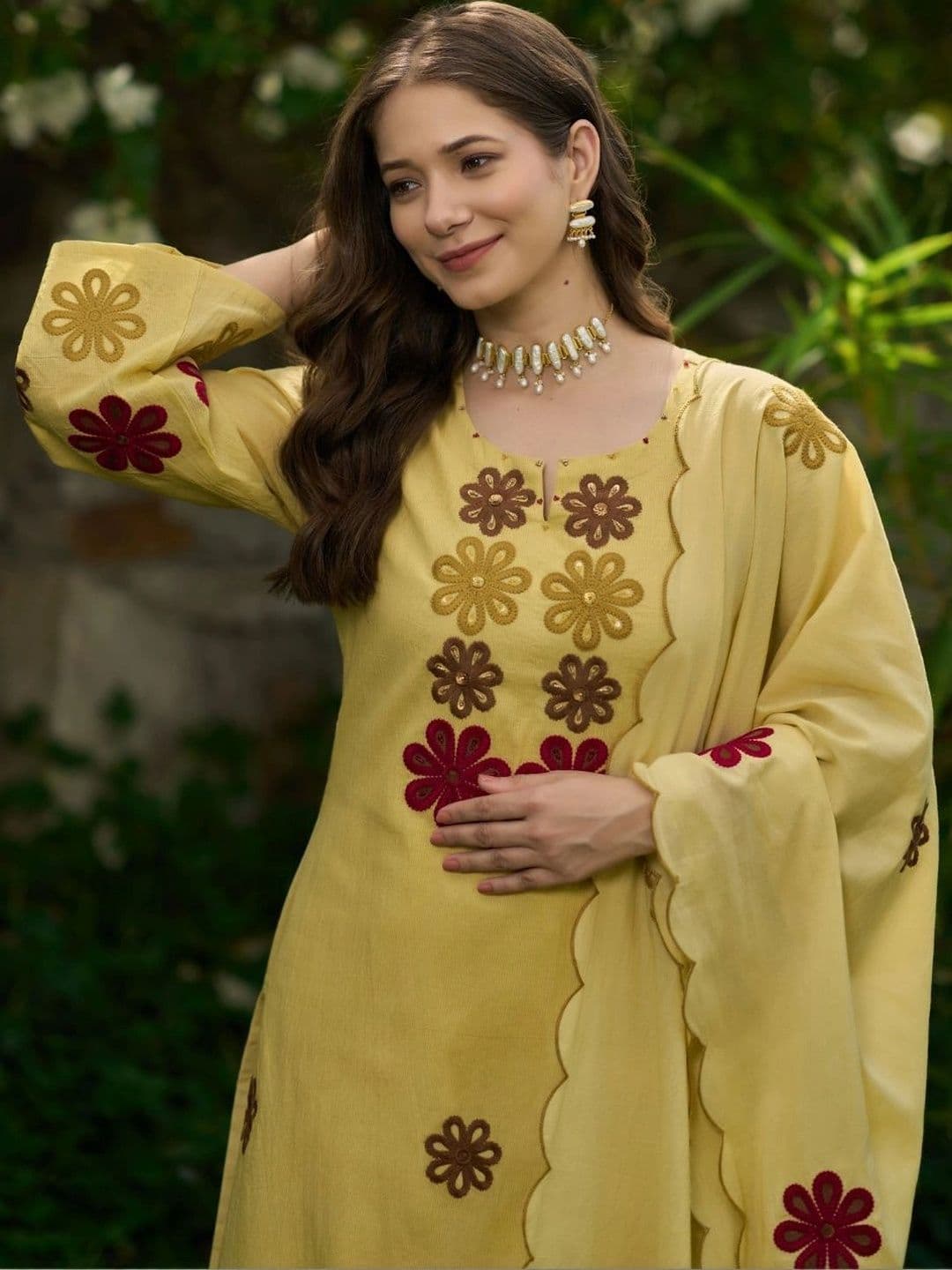 HERE&NOW X fwd Women Floral Thread Work Chanderi Silk Kurta with Trousers & With Dupatta thumbnail 6
