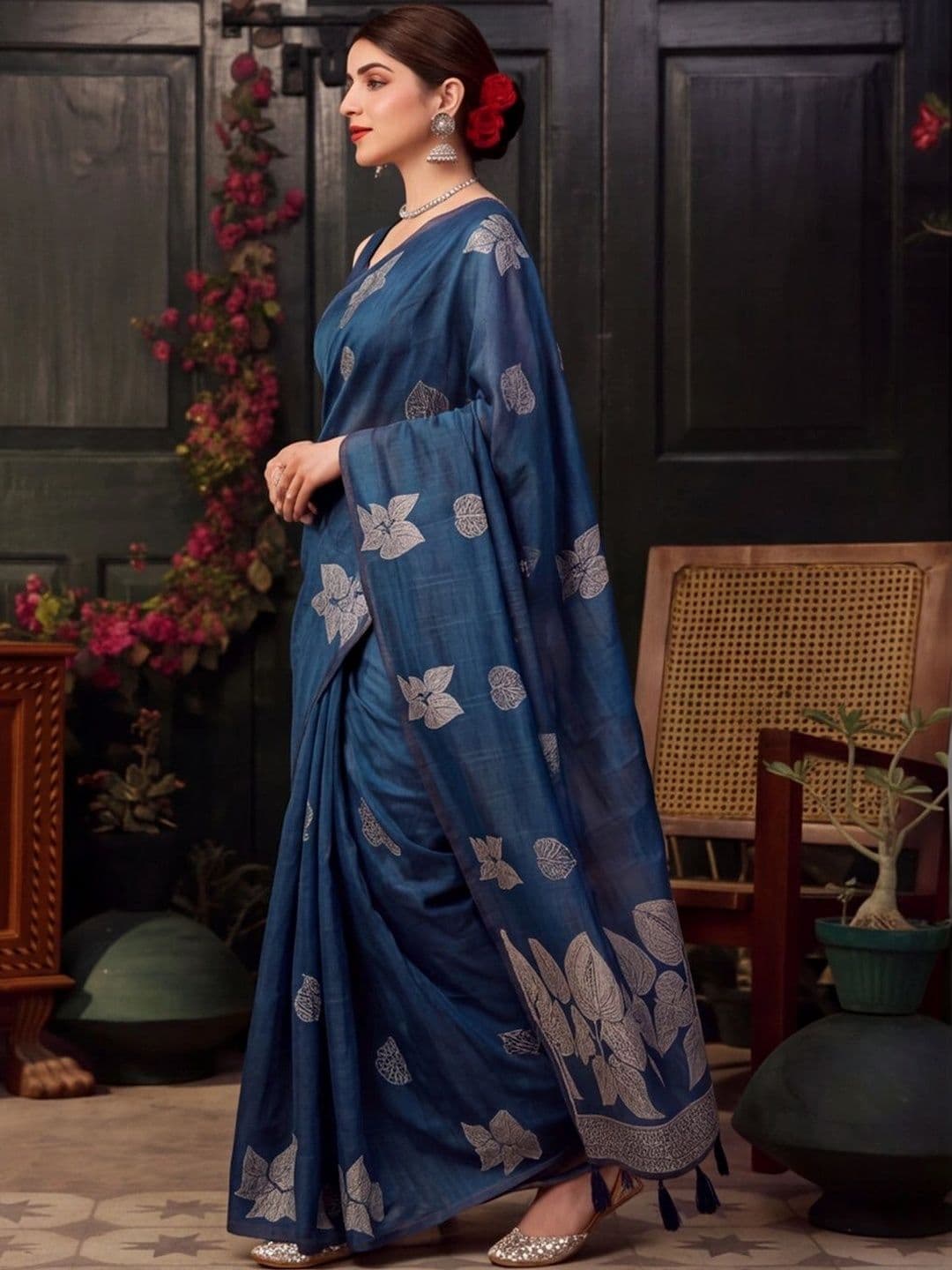 Mitera Woven Design Zari Silk Cotton Fusion Banarasi Saree thumbnail 5