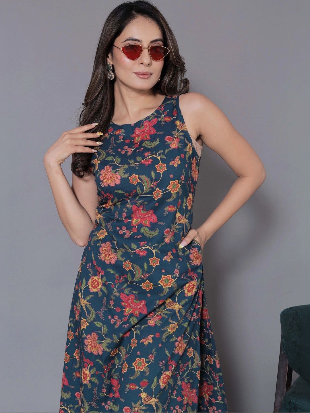 VidiRna Women Floral Printed Regular Kurta with Palazzos thumbnail 4