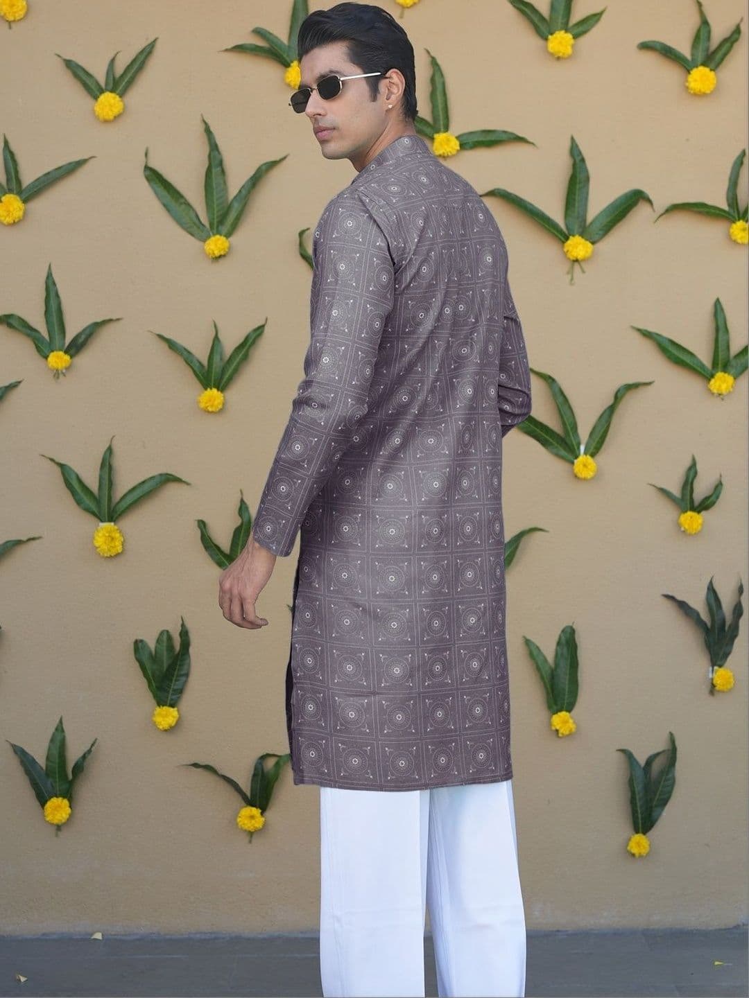 Anouk Printed Mandarin Collar Knee Length Straight Kurta thumbnail 2