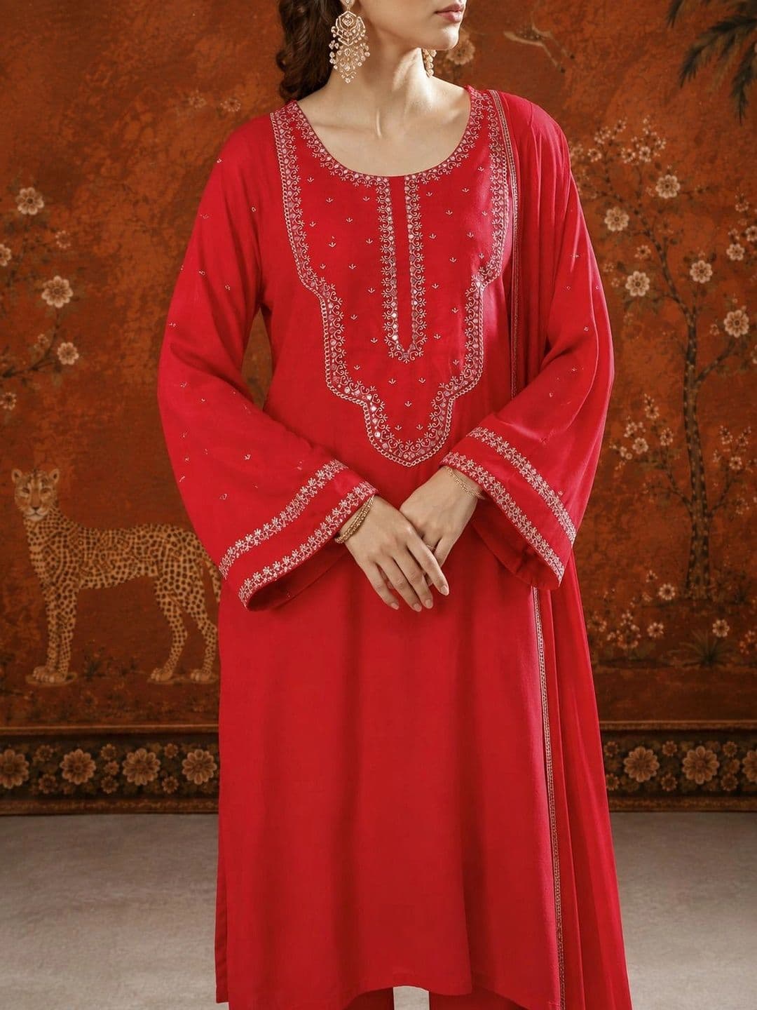 Sangria Women Embroidered Regular Thread Work Kurta with Trousers & With Dupatta thumbnail 2