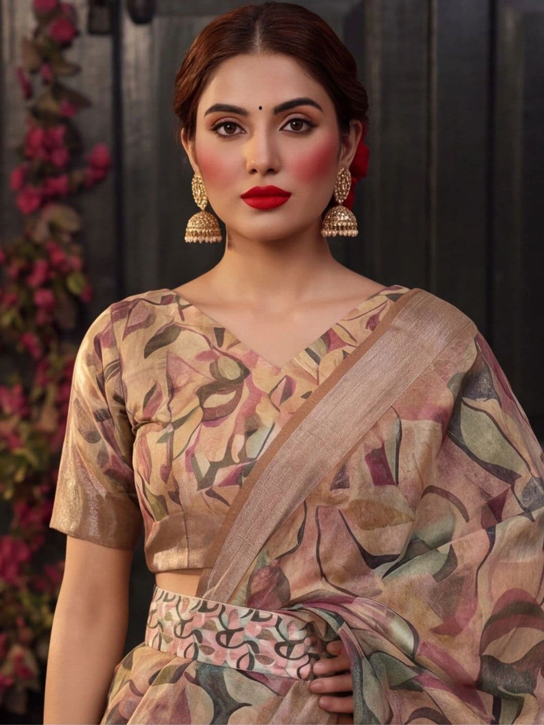 Mitera Women Floral Zari Silk Cotton Fusion Saree thumbnail 6