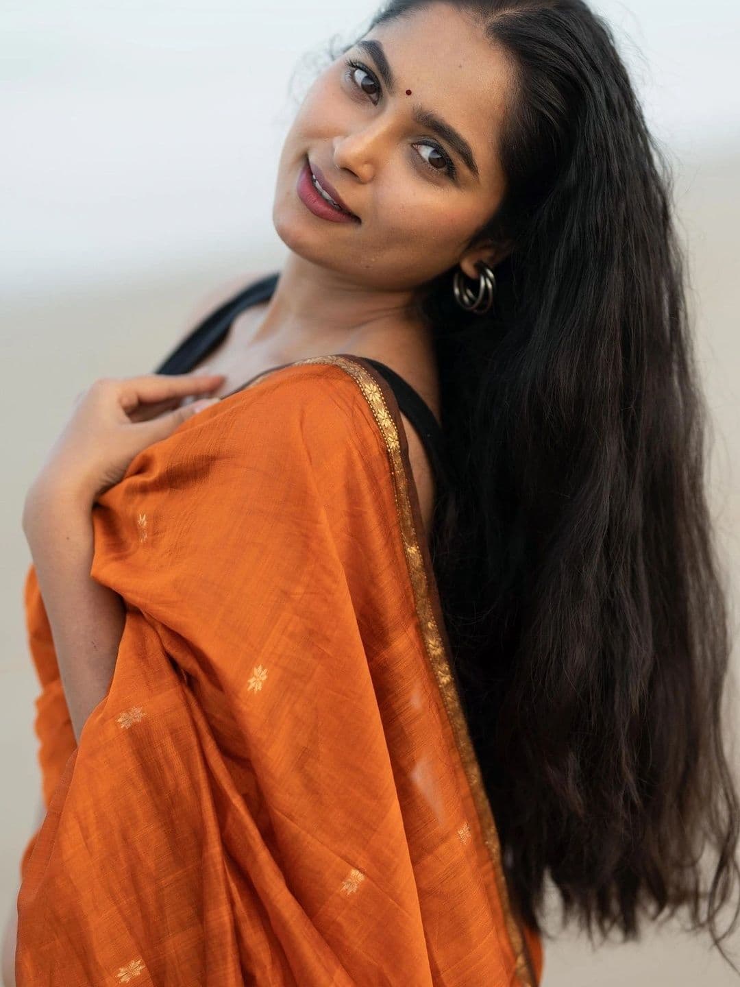 HERE&NOW Zari Silk Blend Banarasi Saree thumbnail 2