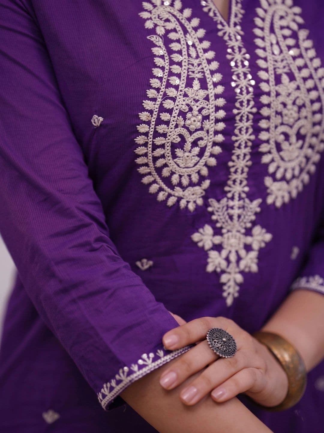 Sangria Women Ethnic Motifs Embroidered Regular Thread Work Kurta with Trousers & With Dupatta thumbnail 4