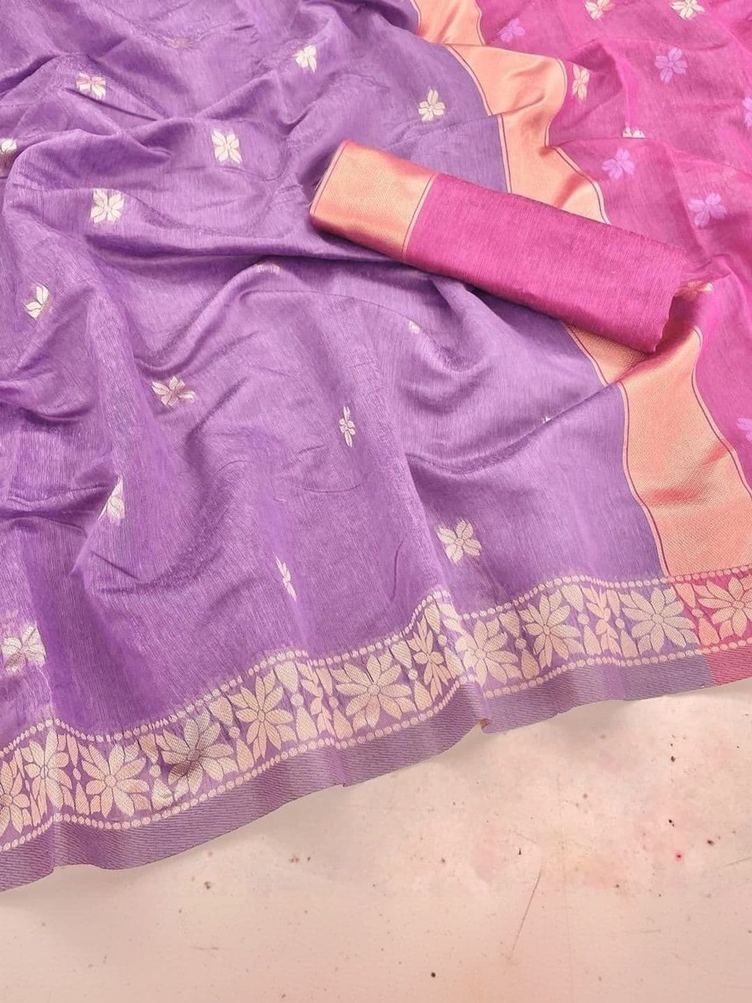 HERE&NOW Woven Design Zari Silk Blend Banarasi Saree thumbnail 5