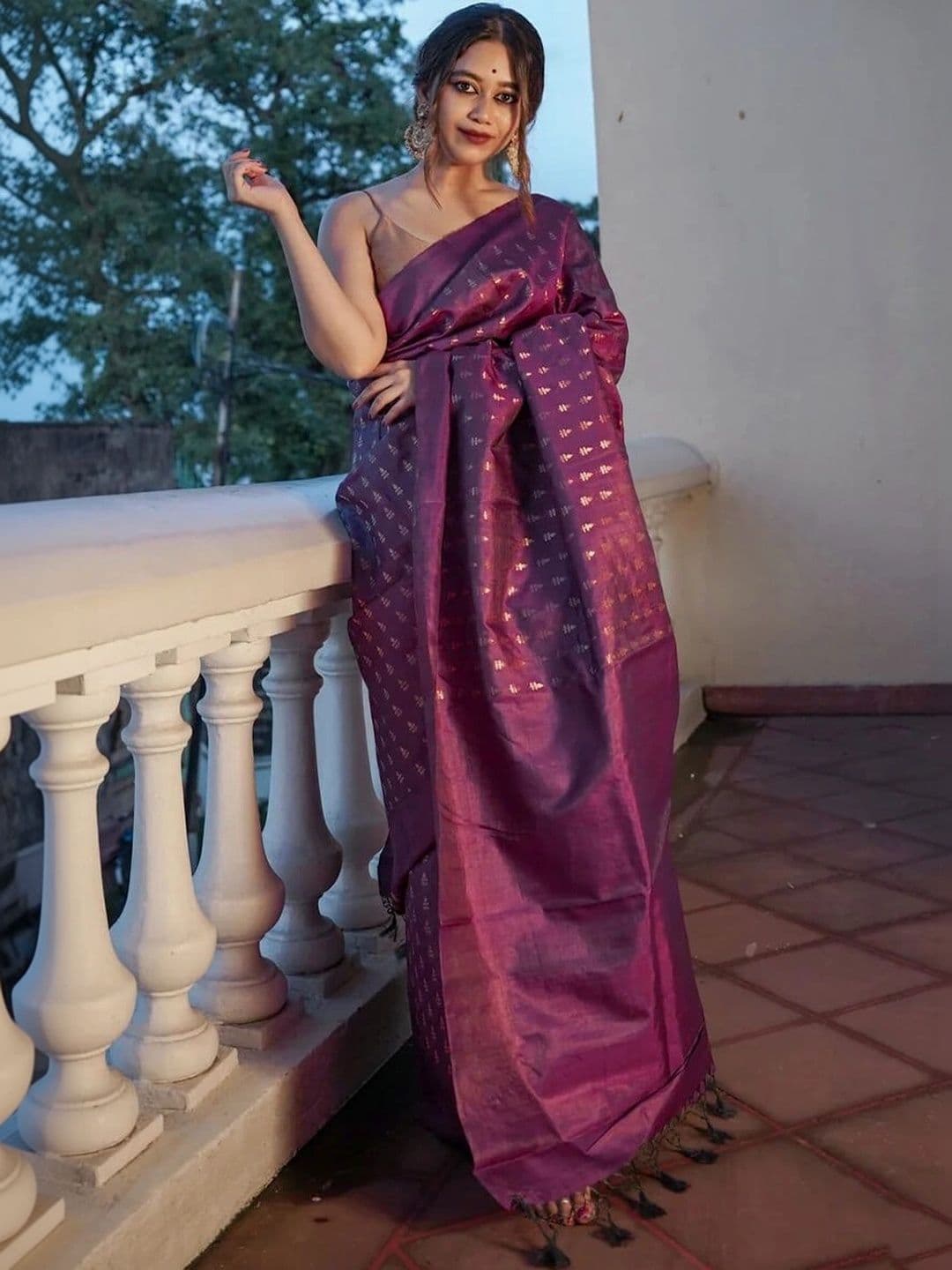 HERE&NOW Woven Design Zari Silk Blend Banarasi Saree thumbnail 4