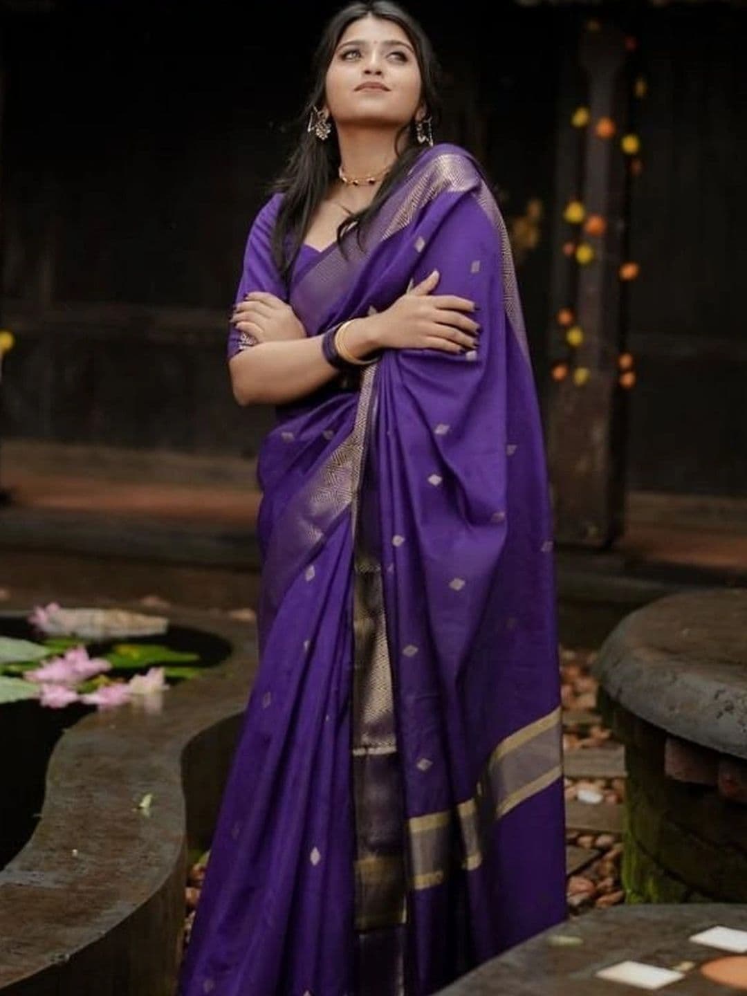 HERE&NOW Woven Design Zari Banarasi Saree thumbnail 3
