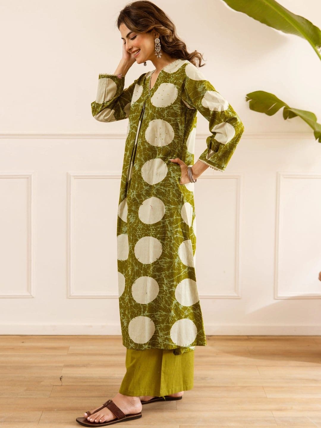 Nehamta Women Printed Regular Kurta with Palazzos thumbnail 6