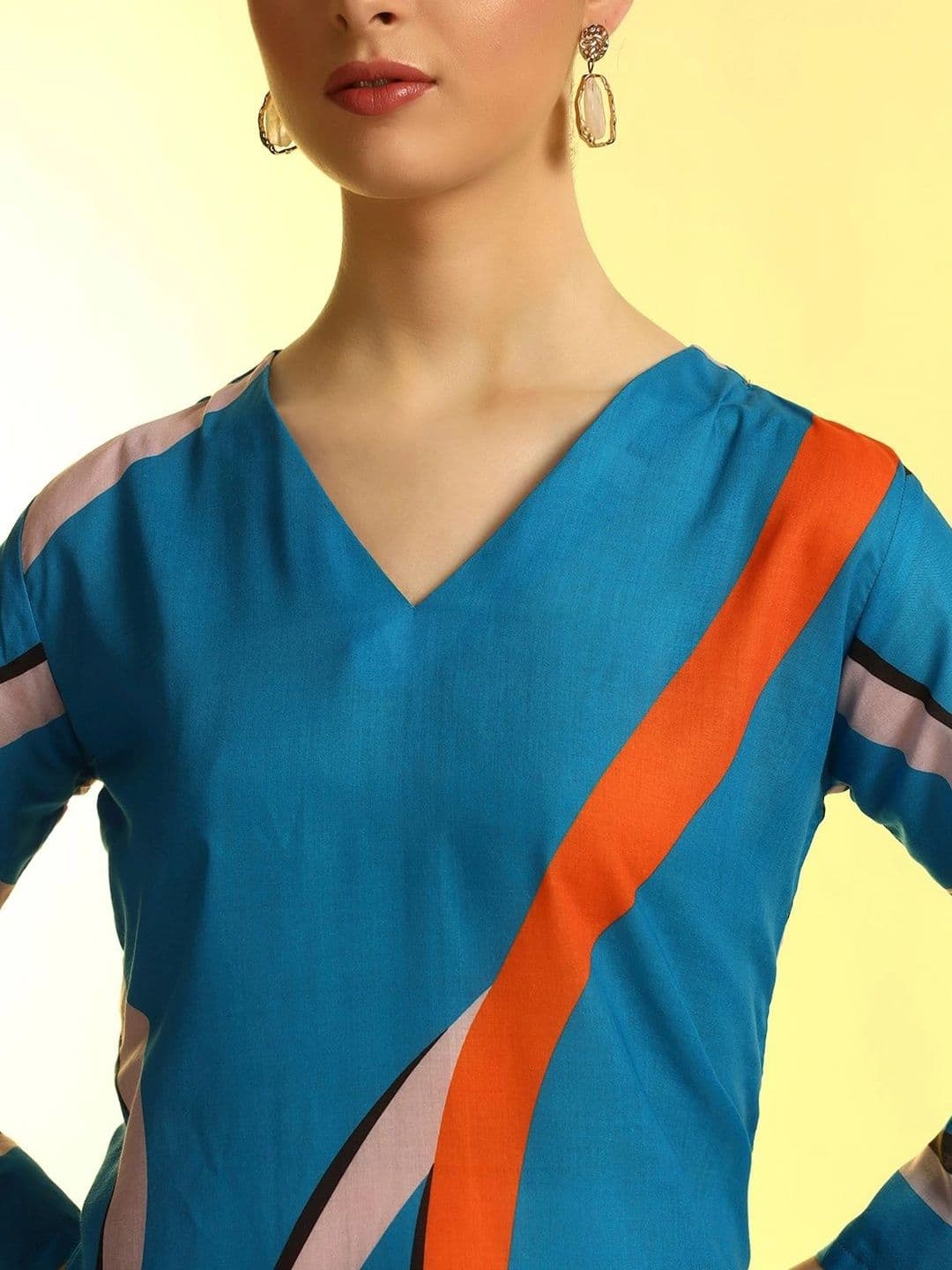 DAARI Women Printed Regular Kurta with Palazzos thumbnail 2
