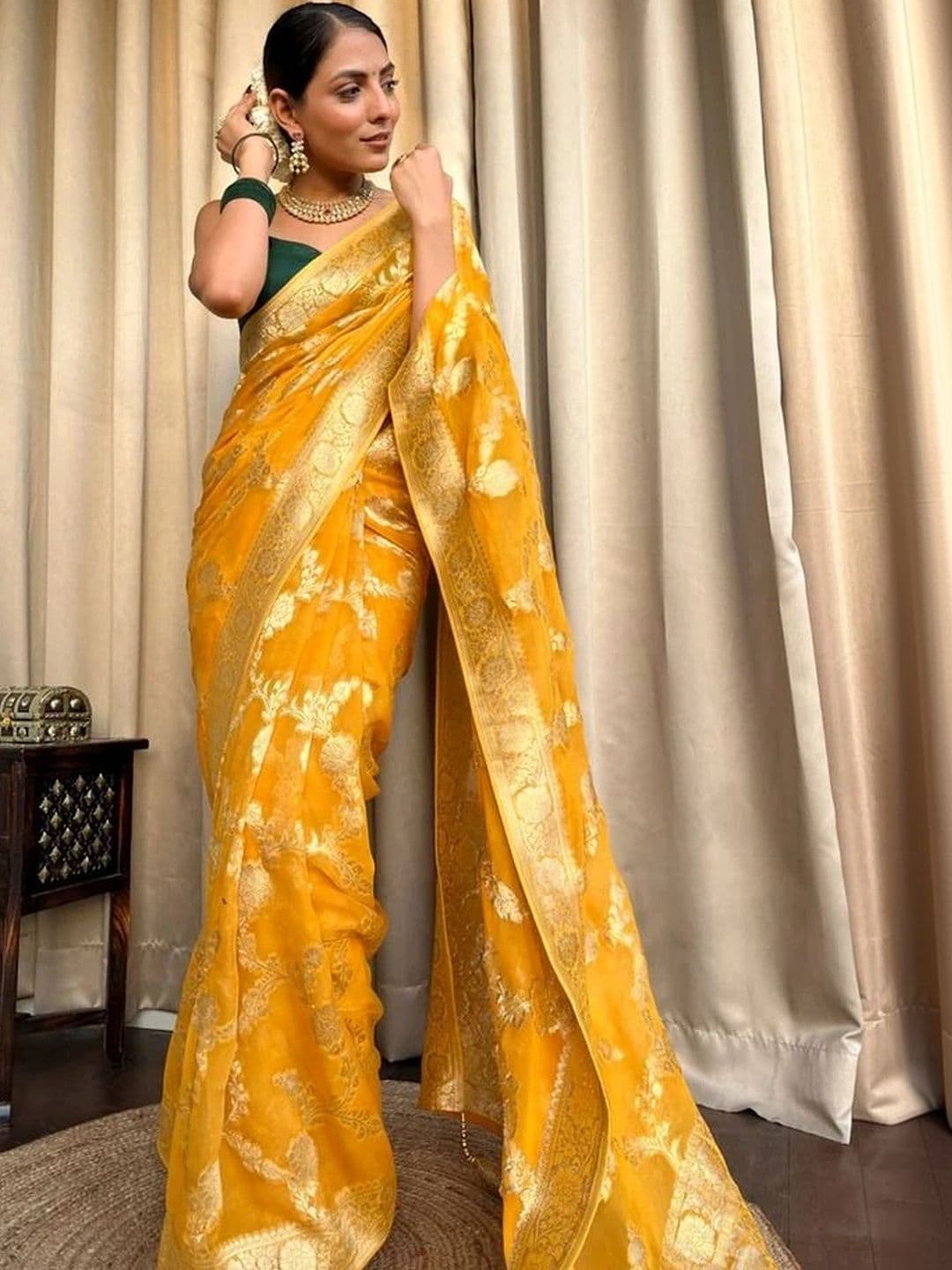 HERE&NOW Woven Design Zari Silk Blend Banarasi Saree thumbnail 3