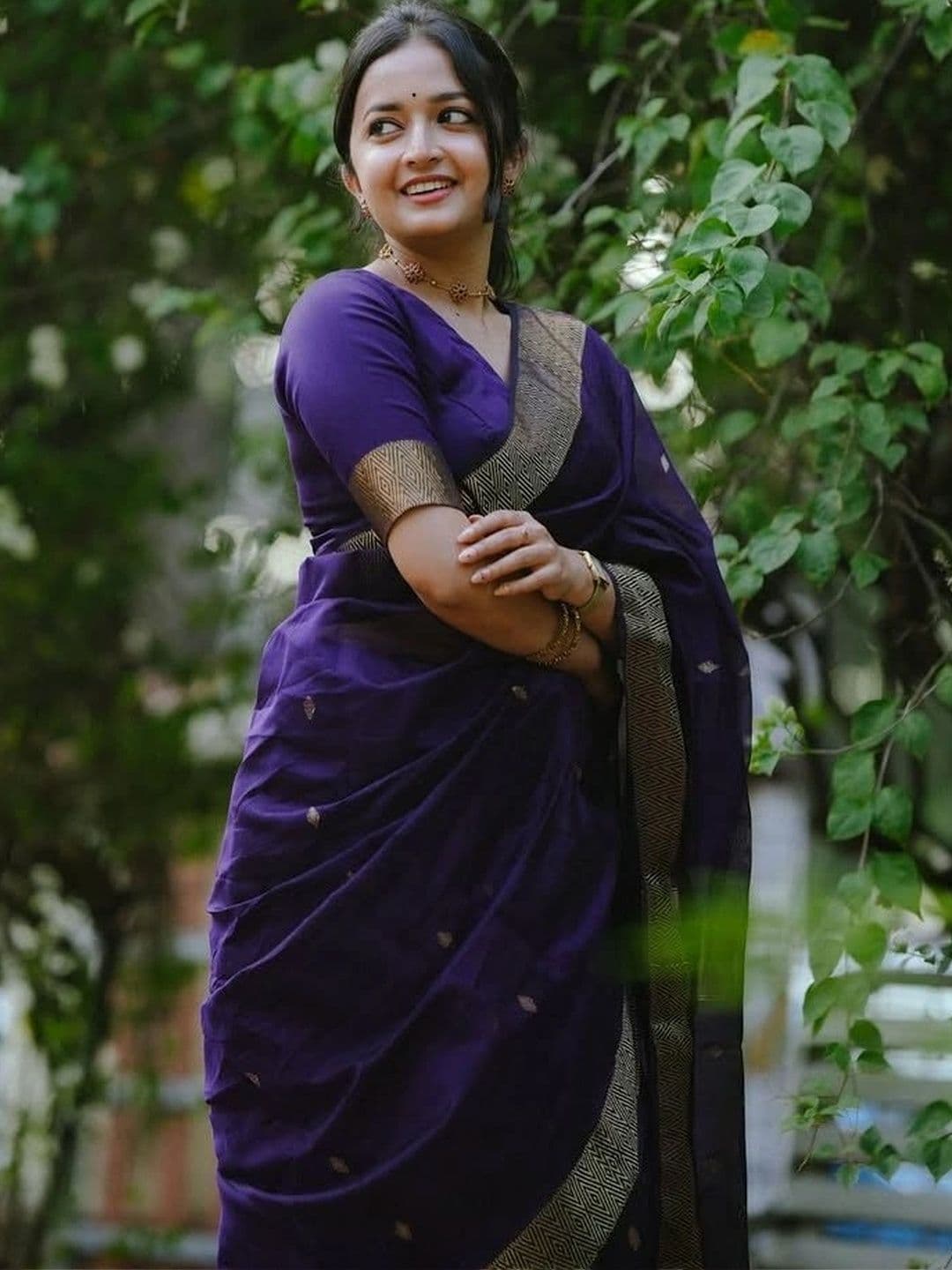 HERE&NOW Woven Design Zari Banarasi Saree thumbnail 4