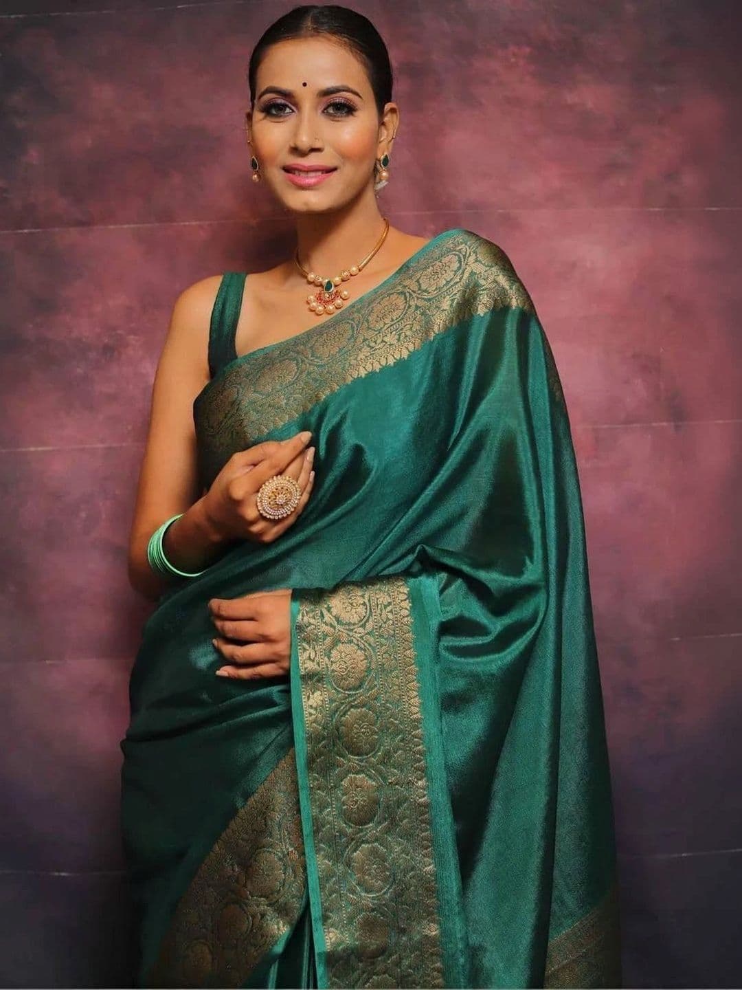 Milvia Ethnic Motifs Zari Silk Blend Designer Banarasi Saree thumbnail 4