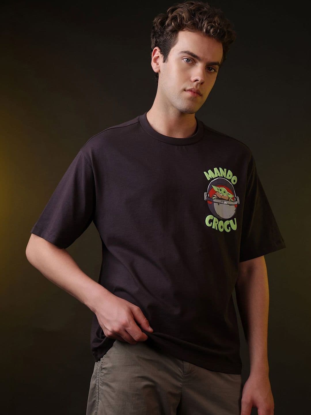 Free Authority Men Star Wars Mandalorian & Grogu Printed Oversized T-shirt thumbnail 2