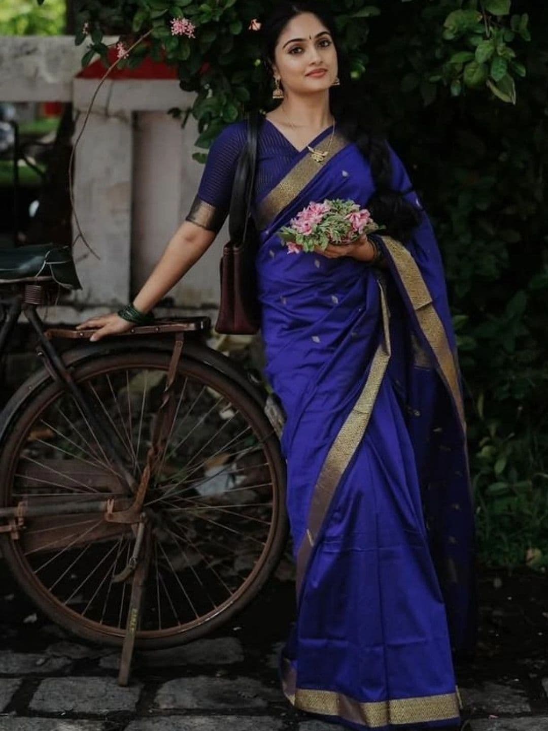HERE&NOW Woven Design Zari Banarasi Saree thumbnail 4