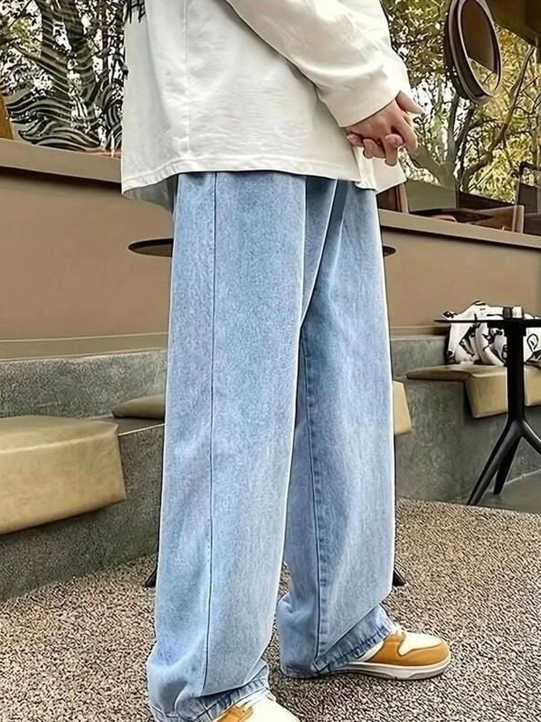 SHIRODHARI Men Straight Fit Low-Rise Jeans thumbnail 3