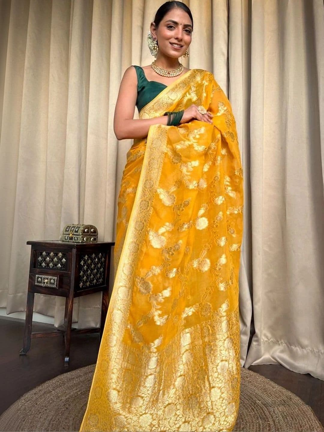 HERE&NOW Woven Design Zari Silk Blend Banarasi Saree thumbnail 2